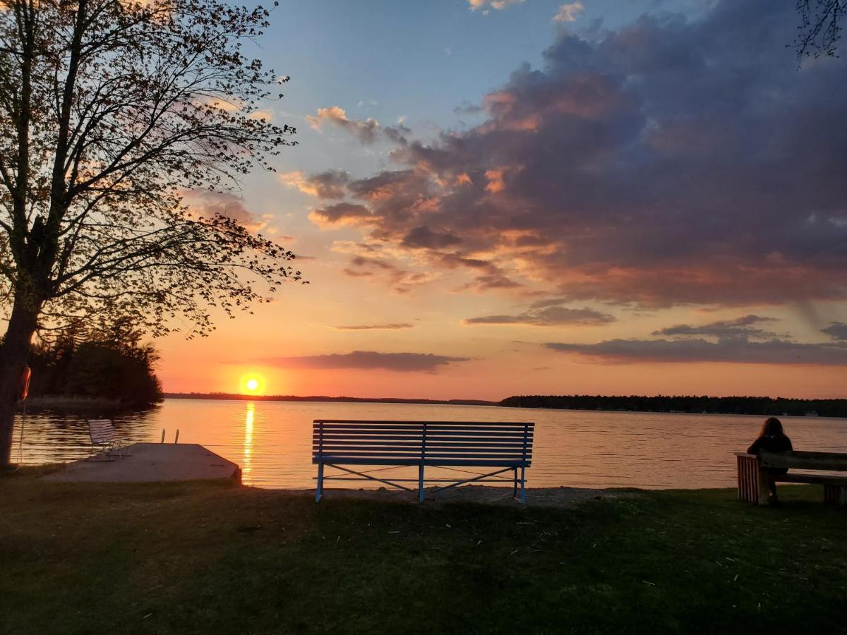Fun Place With A Sandy Beach For Swimming, Boating, And Fishing, Featuring 3 Available Cabins Fenelon Falls Bagian luar foto