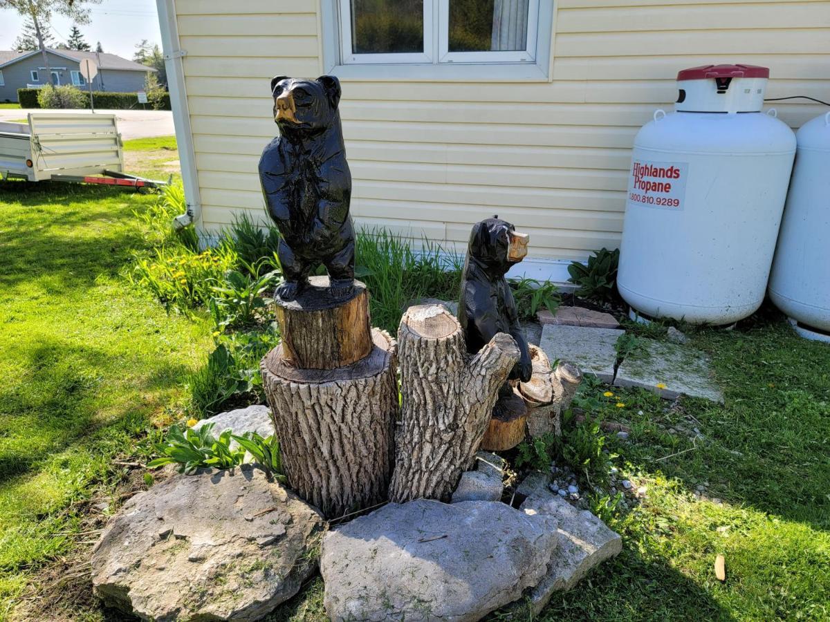 Fun Place With A Sandy Beach For Swimming, Boating, And Fishing, Featuring 3 Available Cabins Fenelon Falls Bagian luar foto