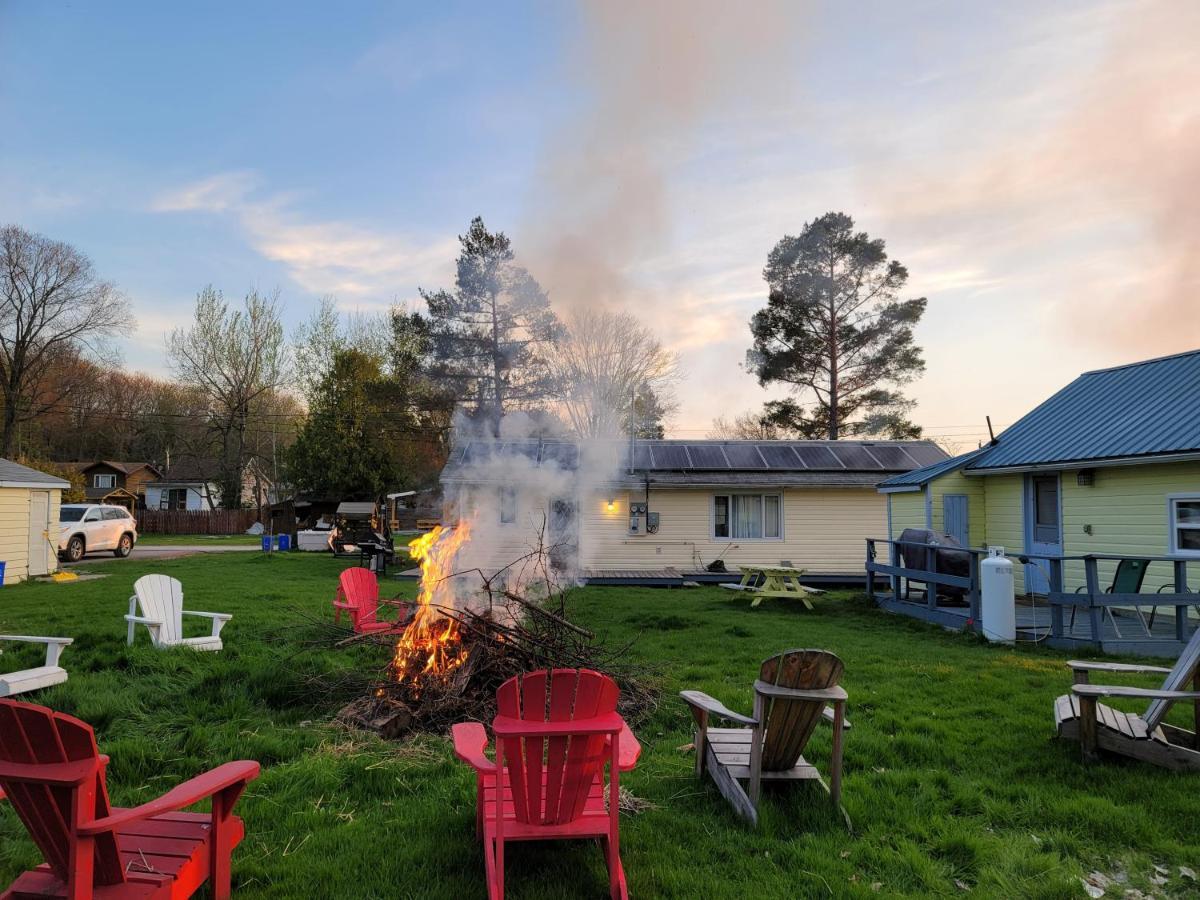 Fun Place With A Sandy Beach For Swimming, Boating, And Fishing, Featuring 3 Available Cabins Fenelon Falls Bagian luar foto