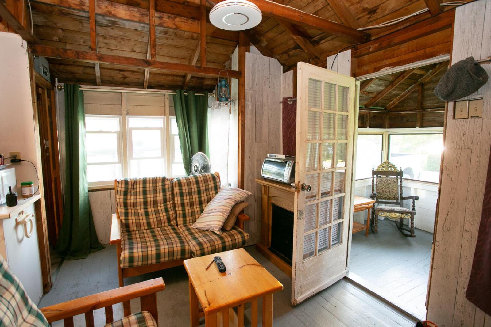 Fun Place With A Sandy Beach For Swimming, Boating, And Fishing, Featuring 3 Available Cabins Fenelon Falls Bagian luar foto