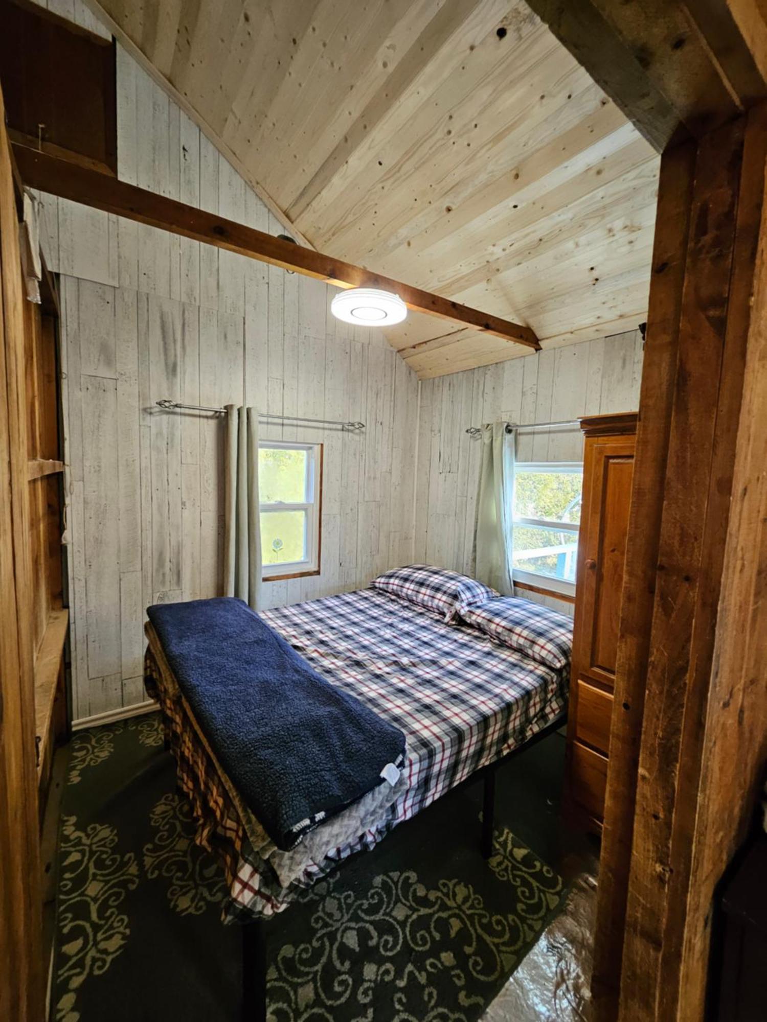 Fun Place With A Sandy Beach For Swimming, Boating, And Fishing, Featuring 3 Available Cabins Fenelon Falls Bagian luar foto